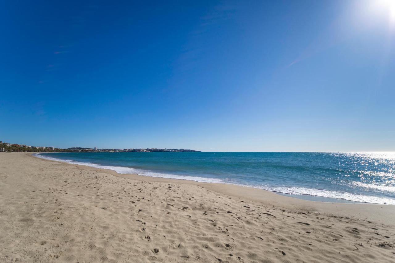 Hotel Augustus Cambrils Bagian luar foto