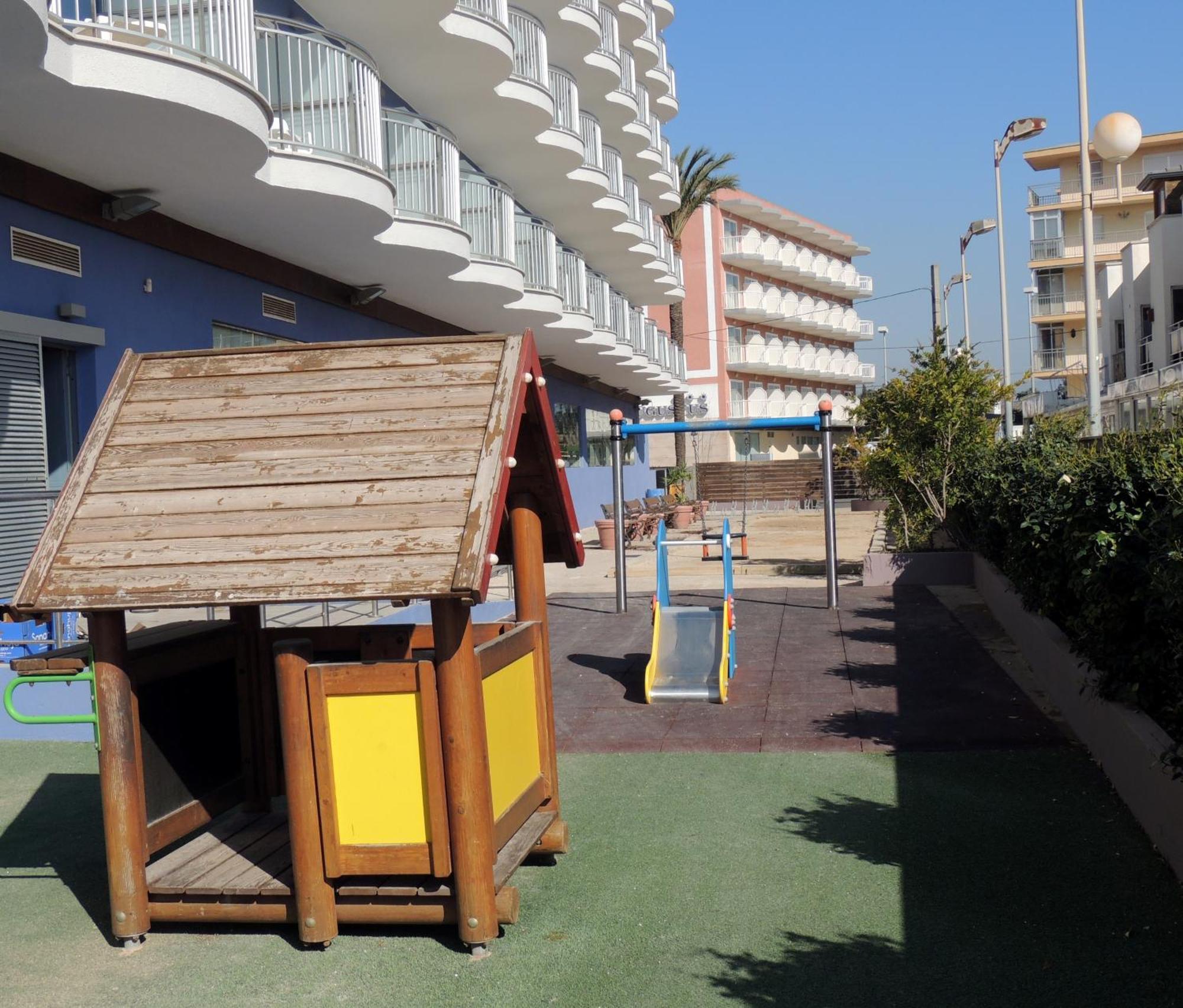Hotel Augustus Cambrils Bagian luar foto