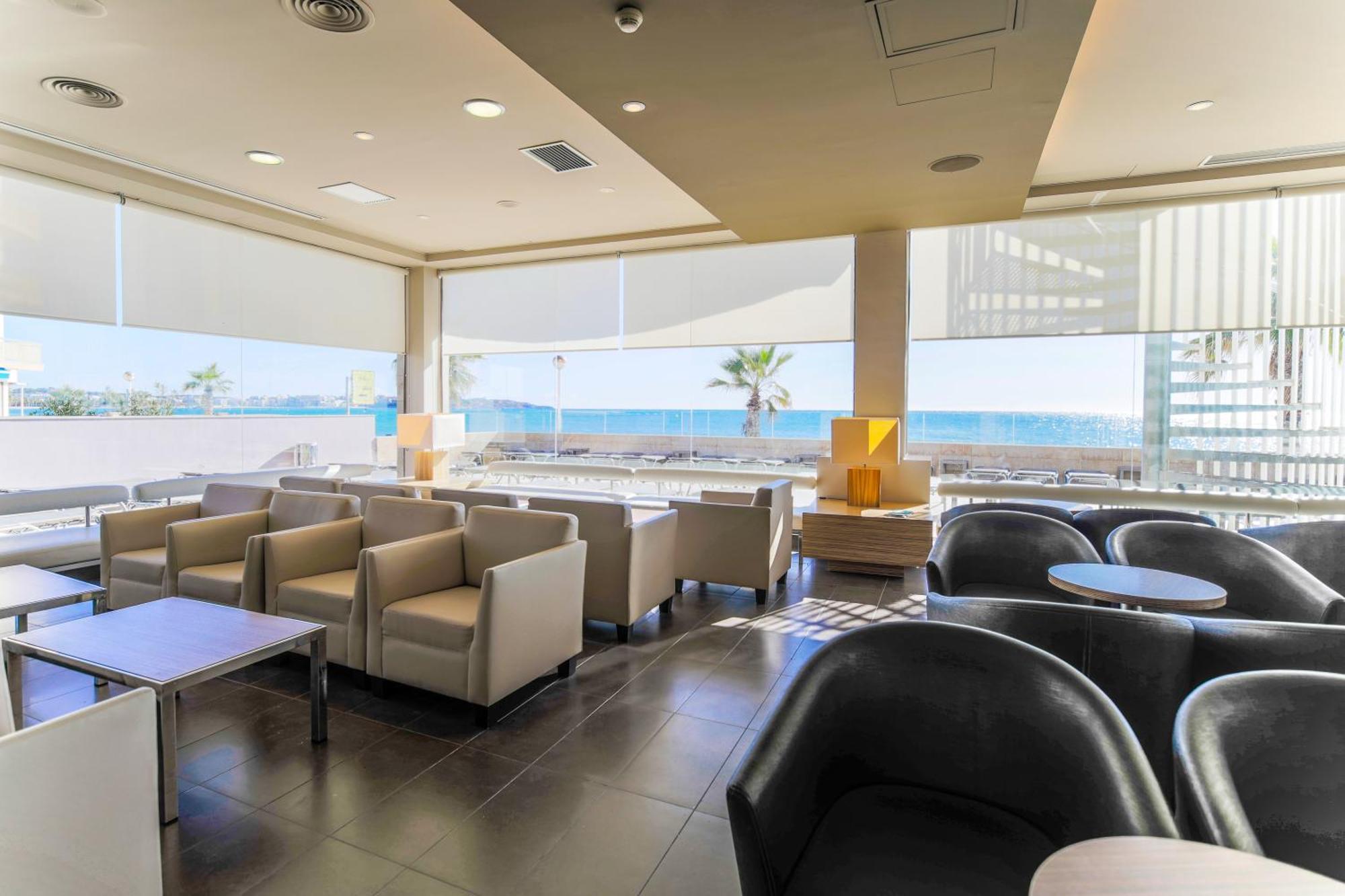 Hotel Augustus Cambrils Bagian luar foto