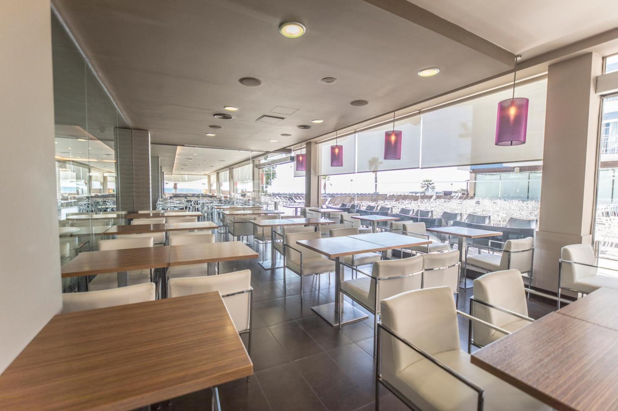 Hotel Augustus Cambrils Bagian luar foto