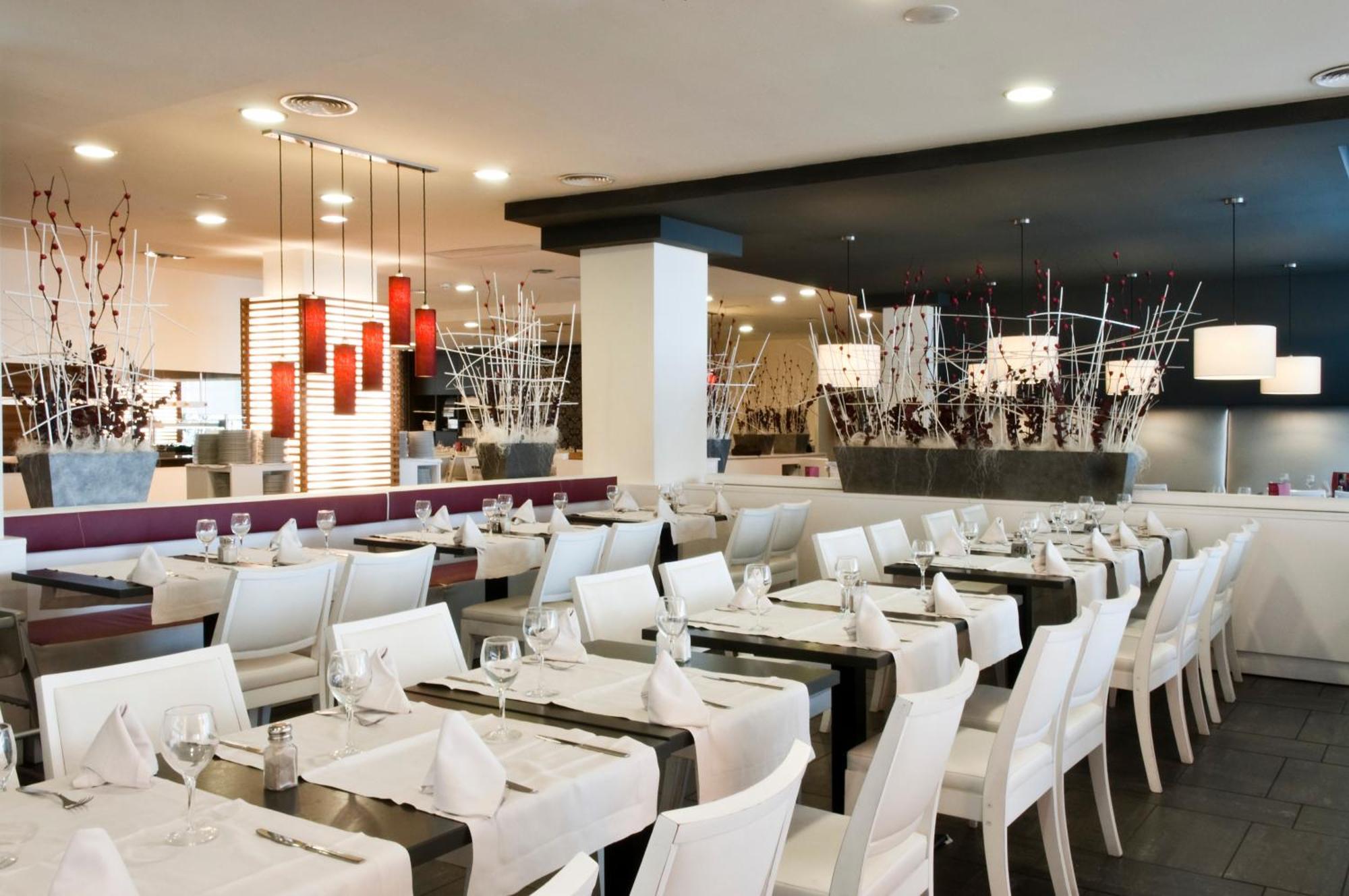 Hotel Augustus Cambrils Bagian luar foto