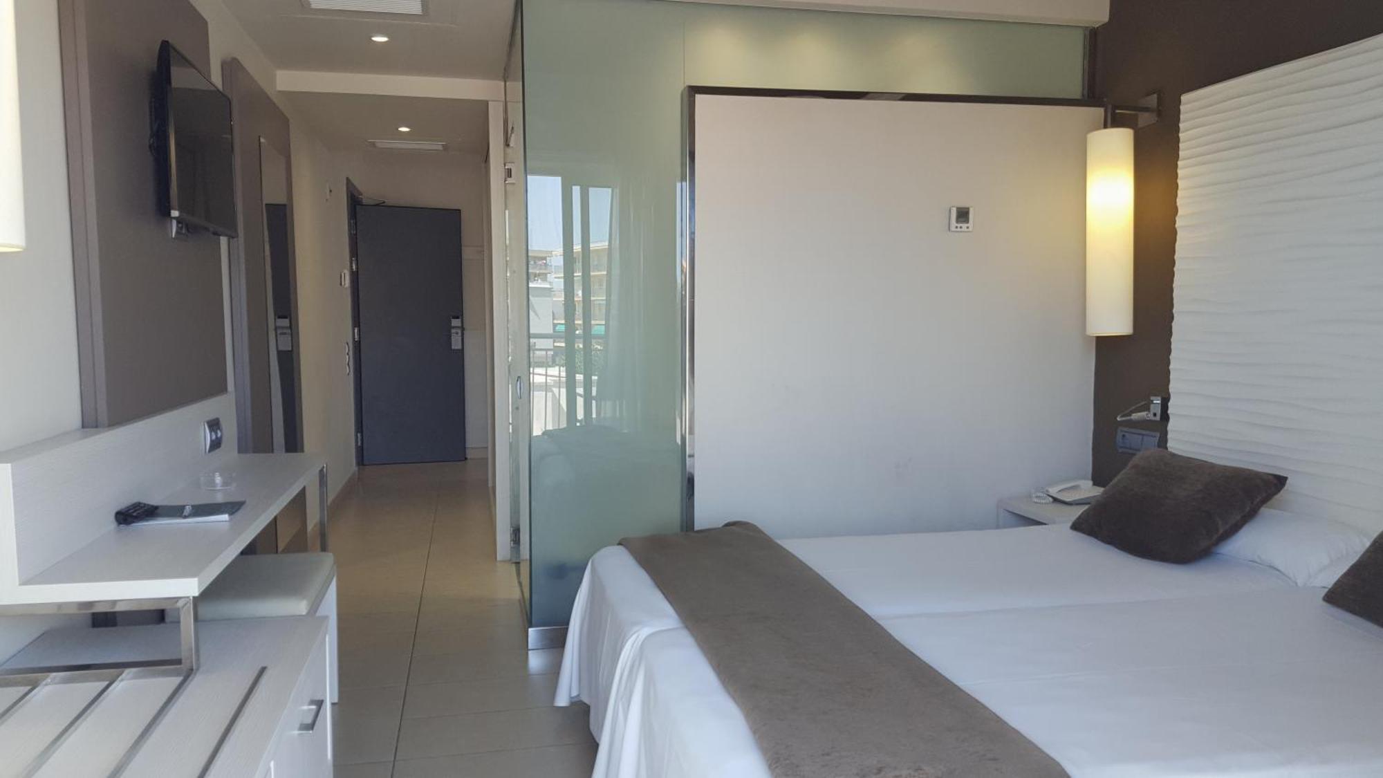 Hotel Augustus Cambrils Bagian luar foto