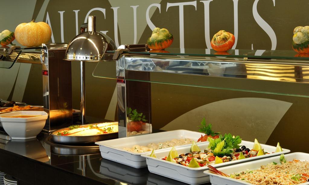 Hotel Augustus Cambrils Bagian luar foto