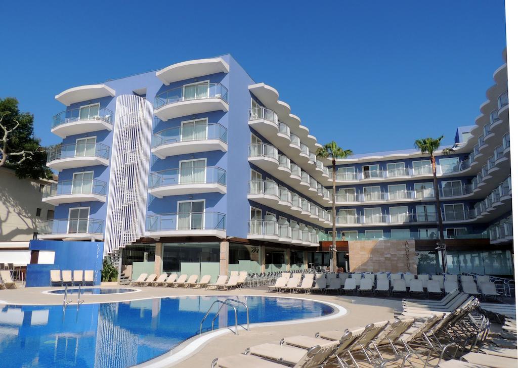Hotel Augustus Cambrils Bagian luar foto