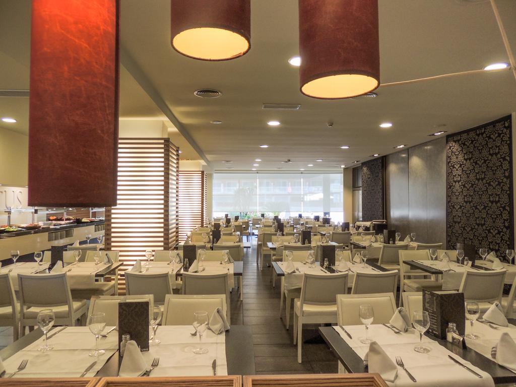 Hotel Augustus Cambrils Bagian luar foto