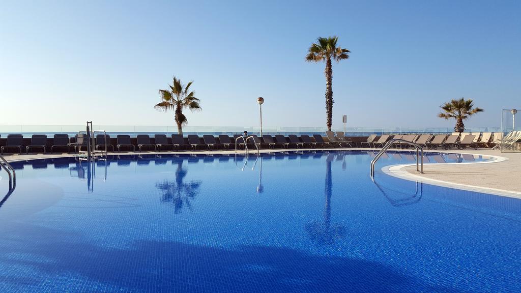 Hotel Augustus Cambrils Bagian luar foto