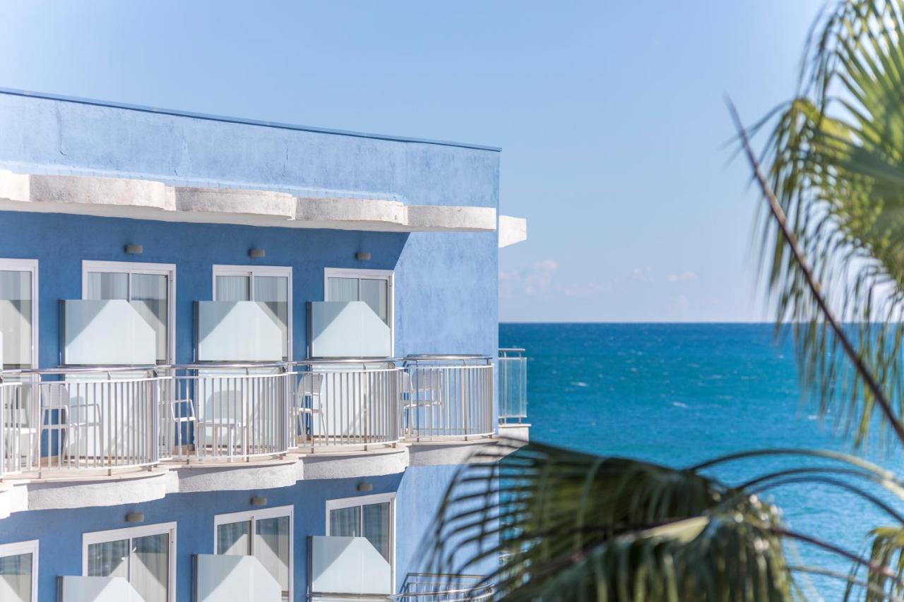 Hotel Augustus Cambrils Bagian luar foto